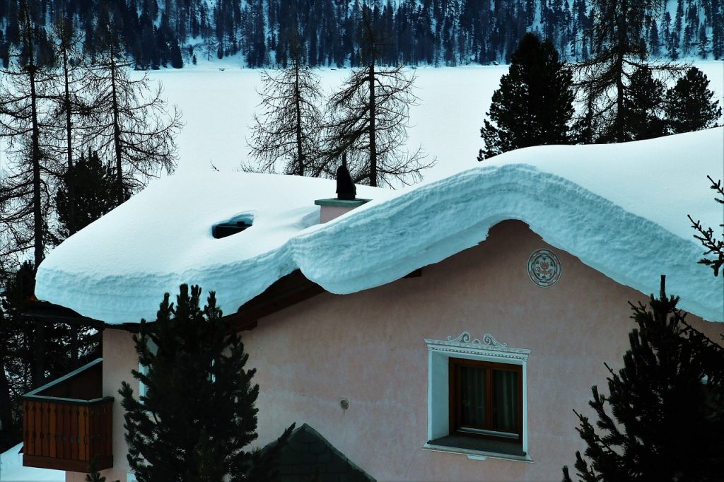 how much snow can a roof hold